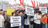 asansor-faciasinin-ardindan-ogrenciler-ayakta-olmeye-degil-okumaya-geldik-m1kgqhvb.jpg