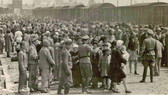 auschwitz-rampe-selektion.jpg