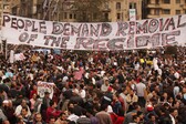 2011_yilinda_misirdaki_isyan_sirasinda_tahrir_meydaninda_toplanan_protestocular_-_halk_rejimin_defolmasini_istiyor.jpeg