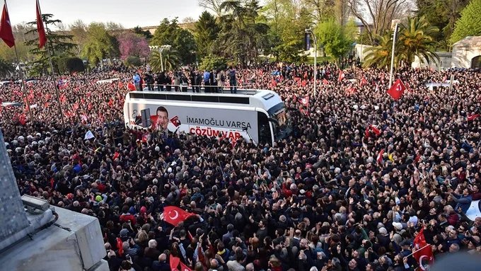 ekrem-imamoglu-saracoglu-mitingi-canli-yayini-14-aralik-2022-nereden-nasil-izlenir-saat-kacta-ge5e.webp
